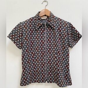 Vintage Patterned Zip-Front Shirt with Geometric Patterns